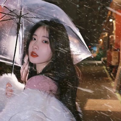 绿衣女子